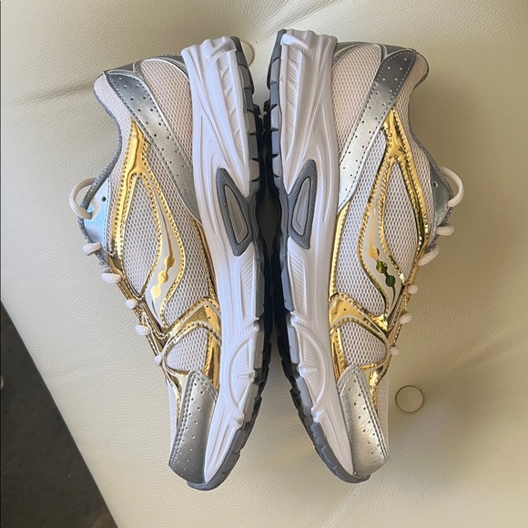 Saucony x J Crew Ride Millennium Women's Metallic Gold & Silver Sneakers, Sz 10 - Picture 3 of 12